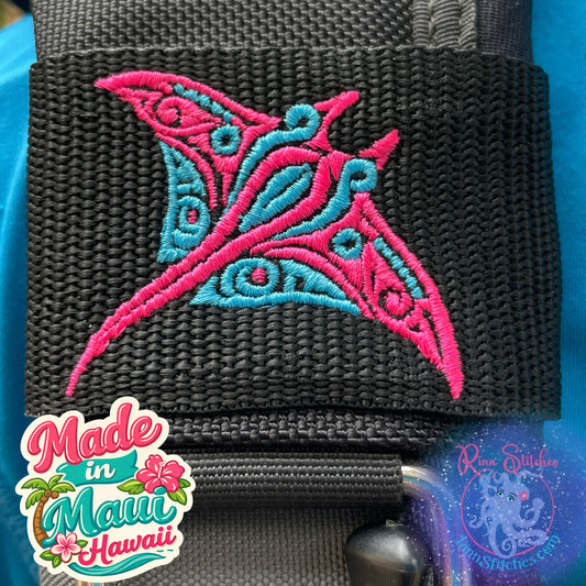 Embroidered BCD Tag Featuring a two-tone tribal manta ray design, shown in Neon Pink & Blue Skies on Black Webbing. Made for scuba divers by Rinn Stitches in Maui, Hawaii